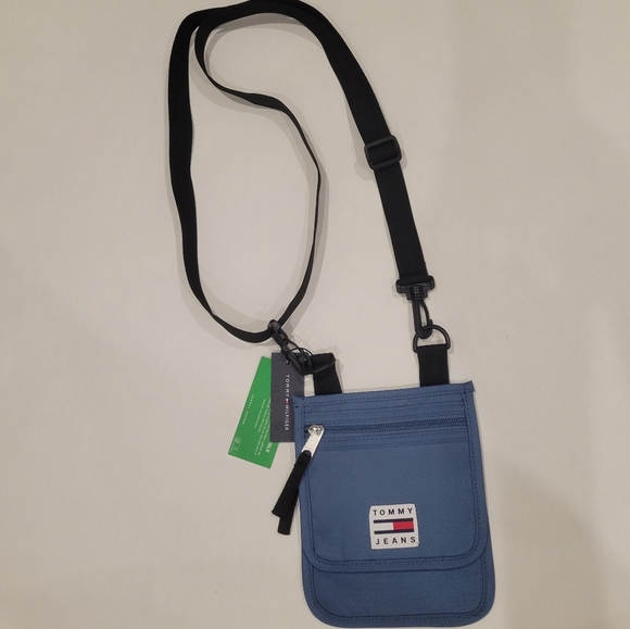 Tommy Hilfiger Handbags - Tommy Hilfiger Crossbody Bag